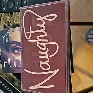 Huda Beauty Naughty palette